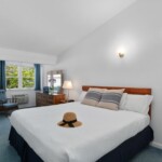 King Bed with sitting area